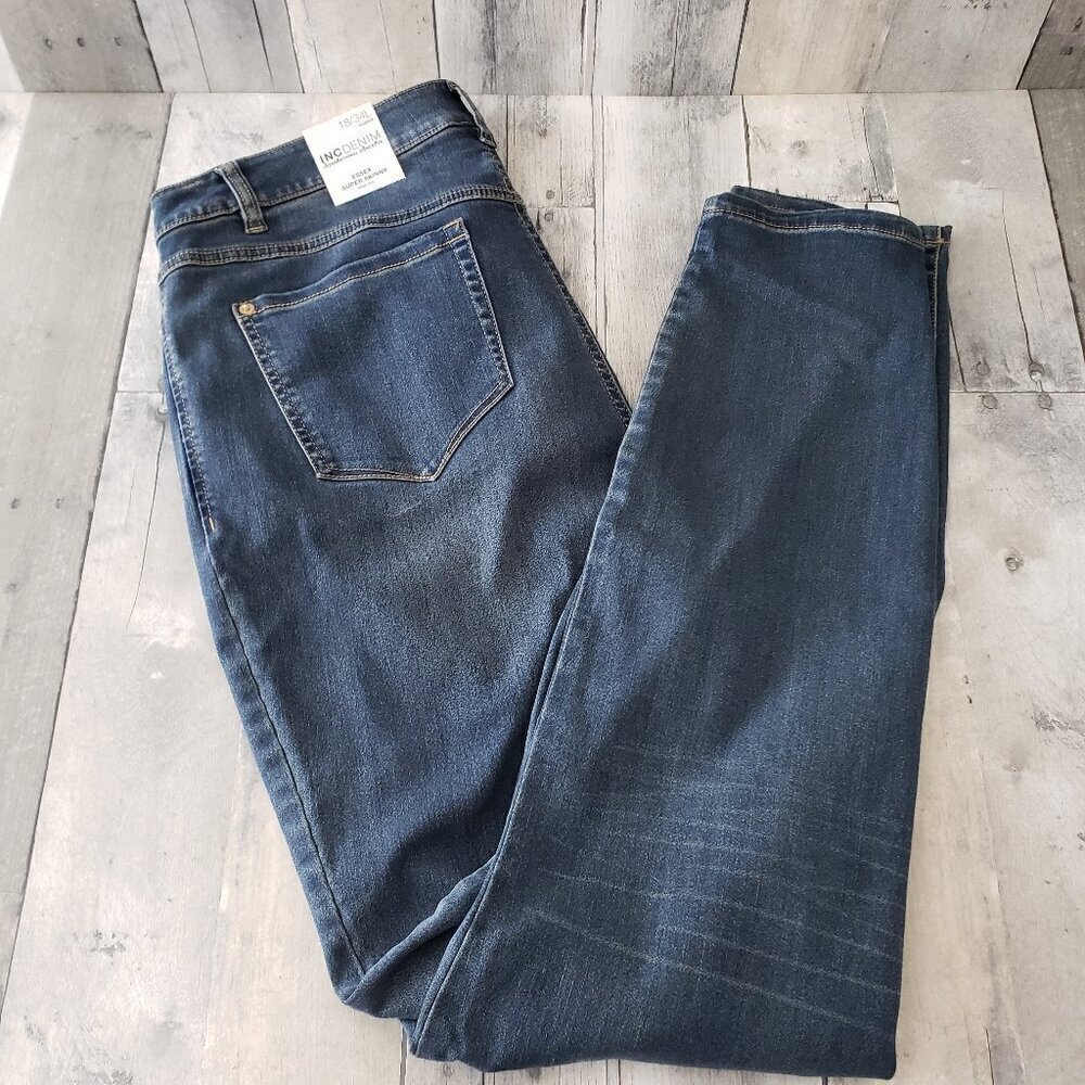 NWT - INC Denim Essex Super Skinny Jeans - Size 18/34L Curvy